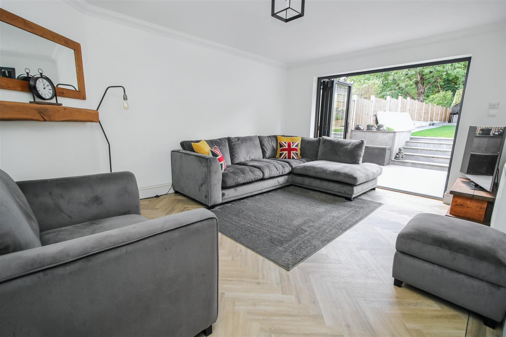 J8tU9Srcqky86vZfu9JUgg.jpg J8tU9Srcqky86vZfu9JUgg.jpg