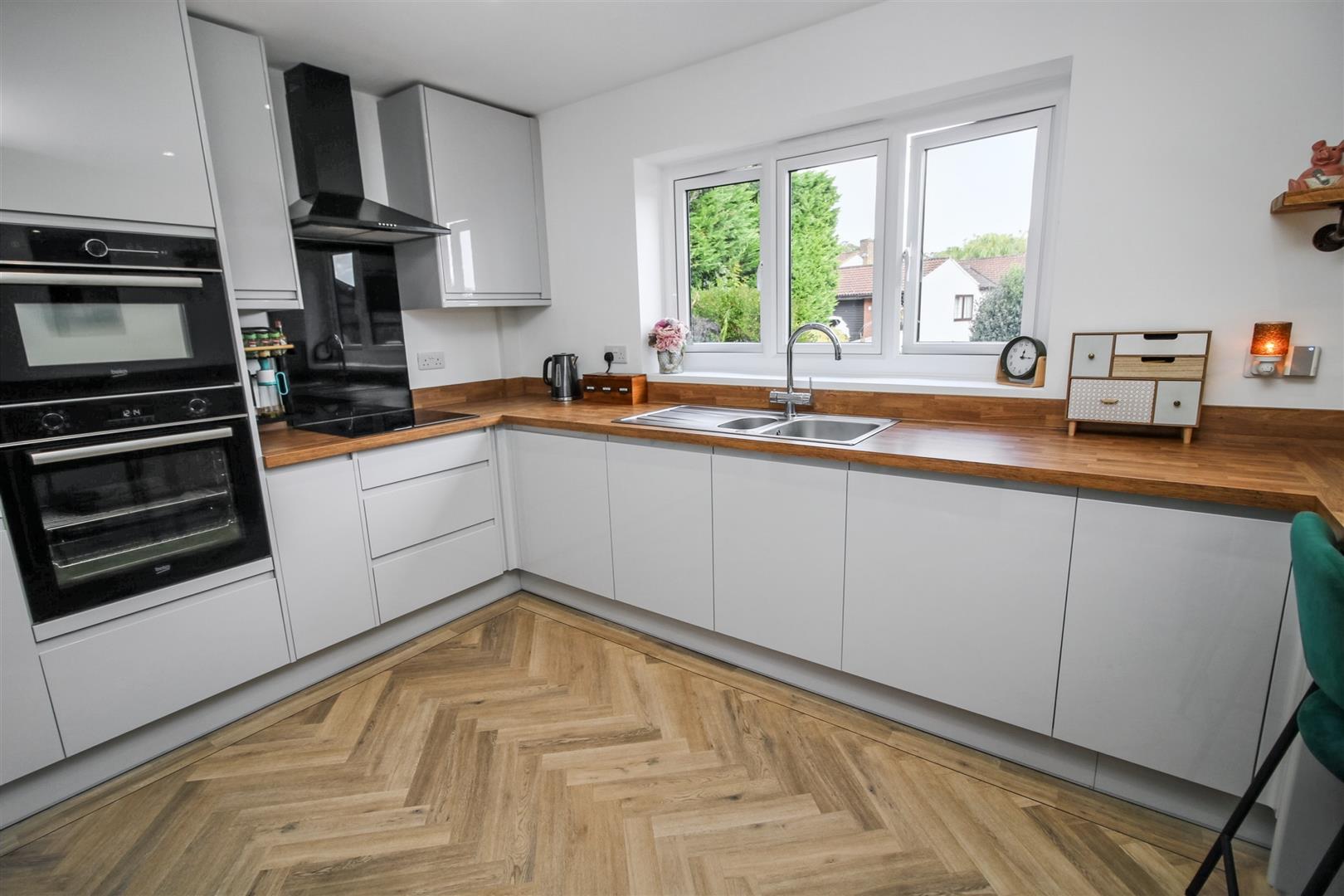 ZXQxRTcx50CHg1iYyByl7A.jpg ZXQxRTcx50CHg1iYyByl7A.jpg