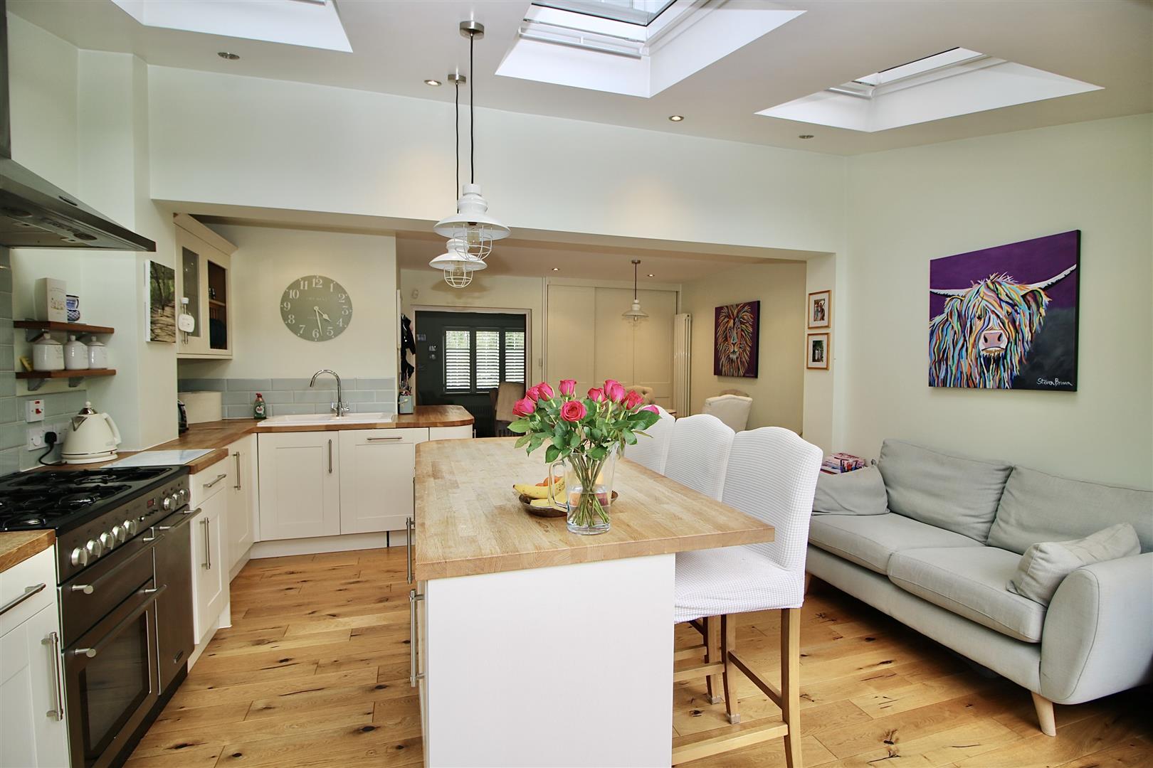 4 hz68YqvE2q38E7m KWxA.jpg