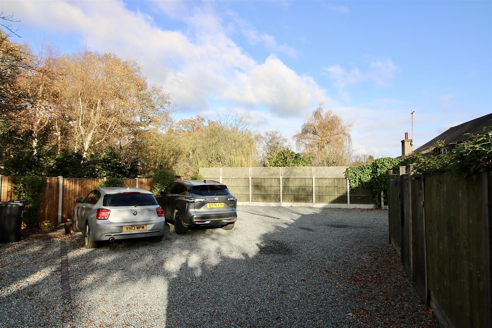 JAK2pSyi3k UsLr YqvOvg.jpg