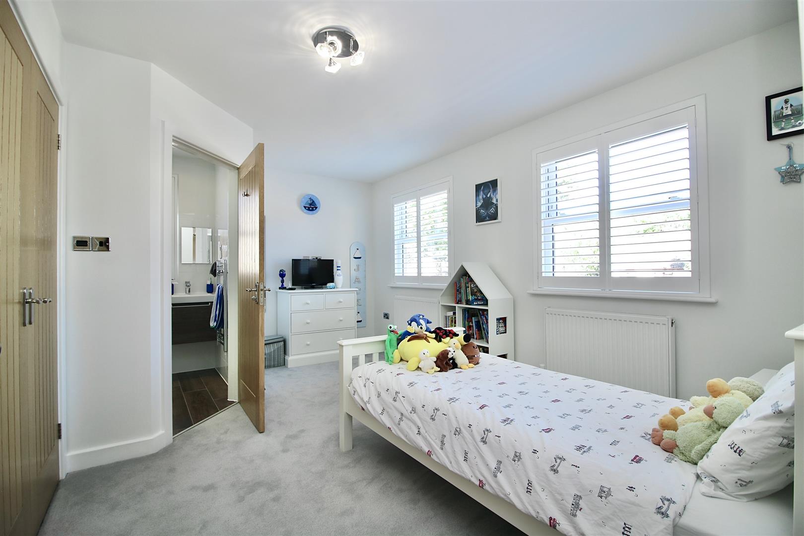 m9BCzOSsMEigLYG xu80Vg.jpg