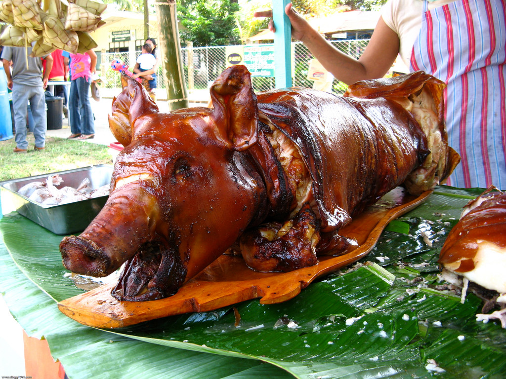 9.	フィリピンのパーティには欠かせない「Lechon(レチョン)」