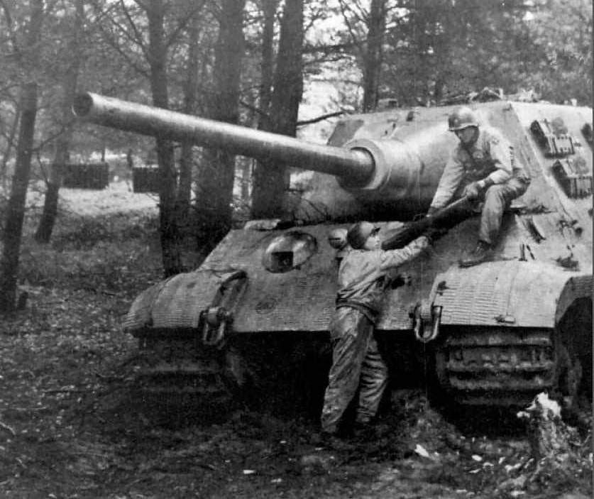 Jagdtiger opuštěný vlastní posádkou