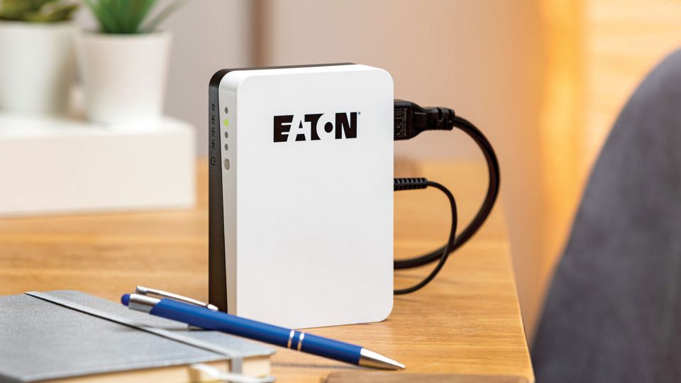 Chraňte svoji elektroniku proti výpadkům elektřiny a přepětí pomocí UPS od Eaton
