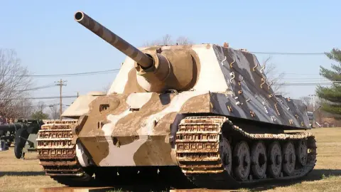  Jagdtiger: Ocelová pevnost bez věže se smrtelným dělem