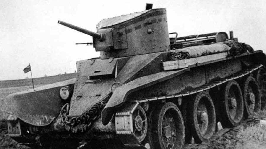 BT-2: Sovětský křehký rychloběžec s americkým motorem Liberty