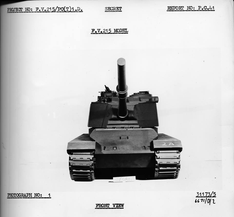 Bližší pohľad na FV215b (183)