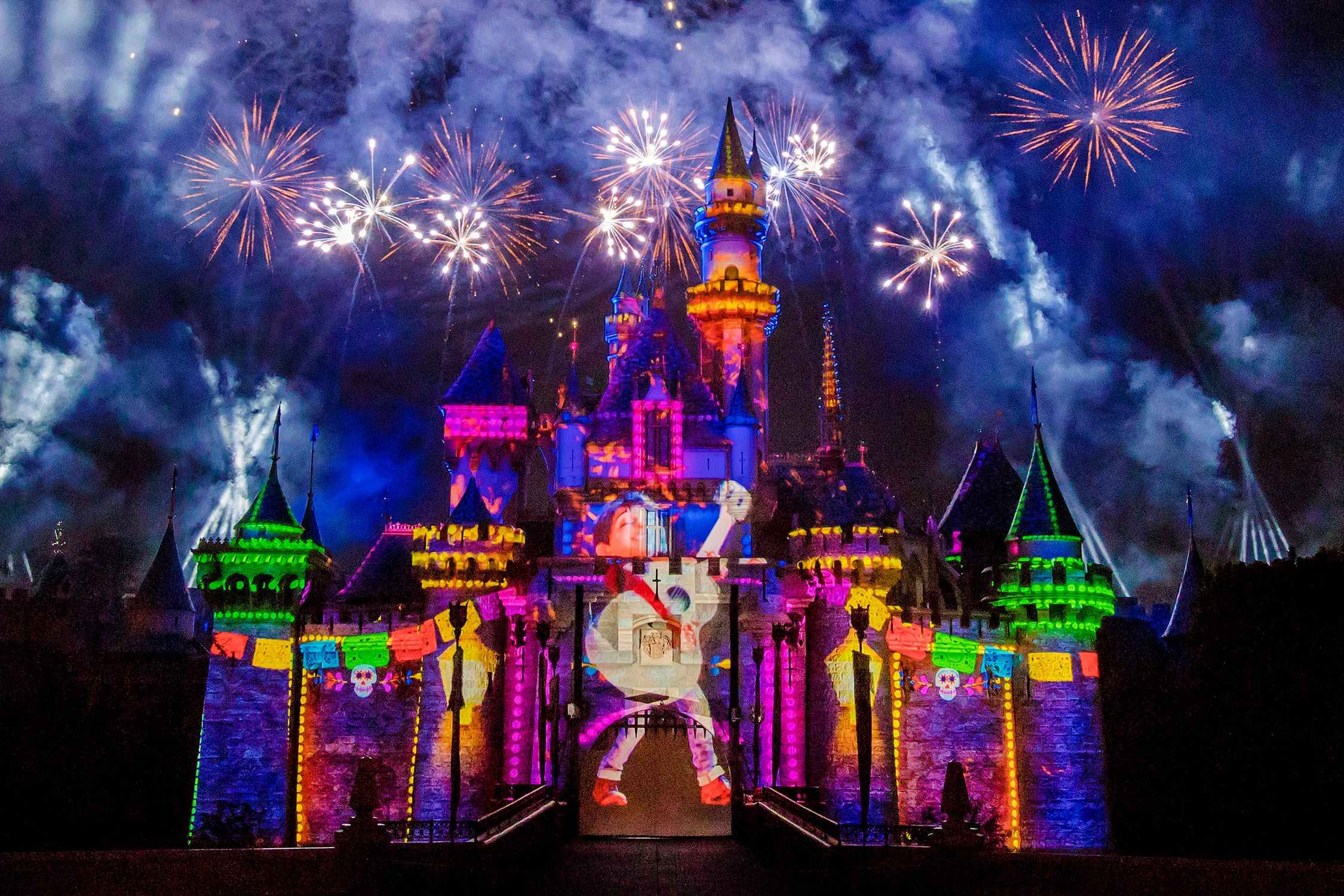Together Forever - A Pixar Nighttime Spectacular - Photo 1