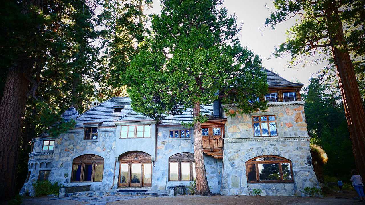 Vikingsholm Castle - Photo 1
