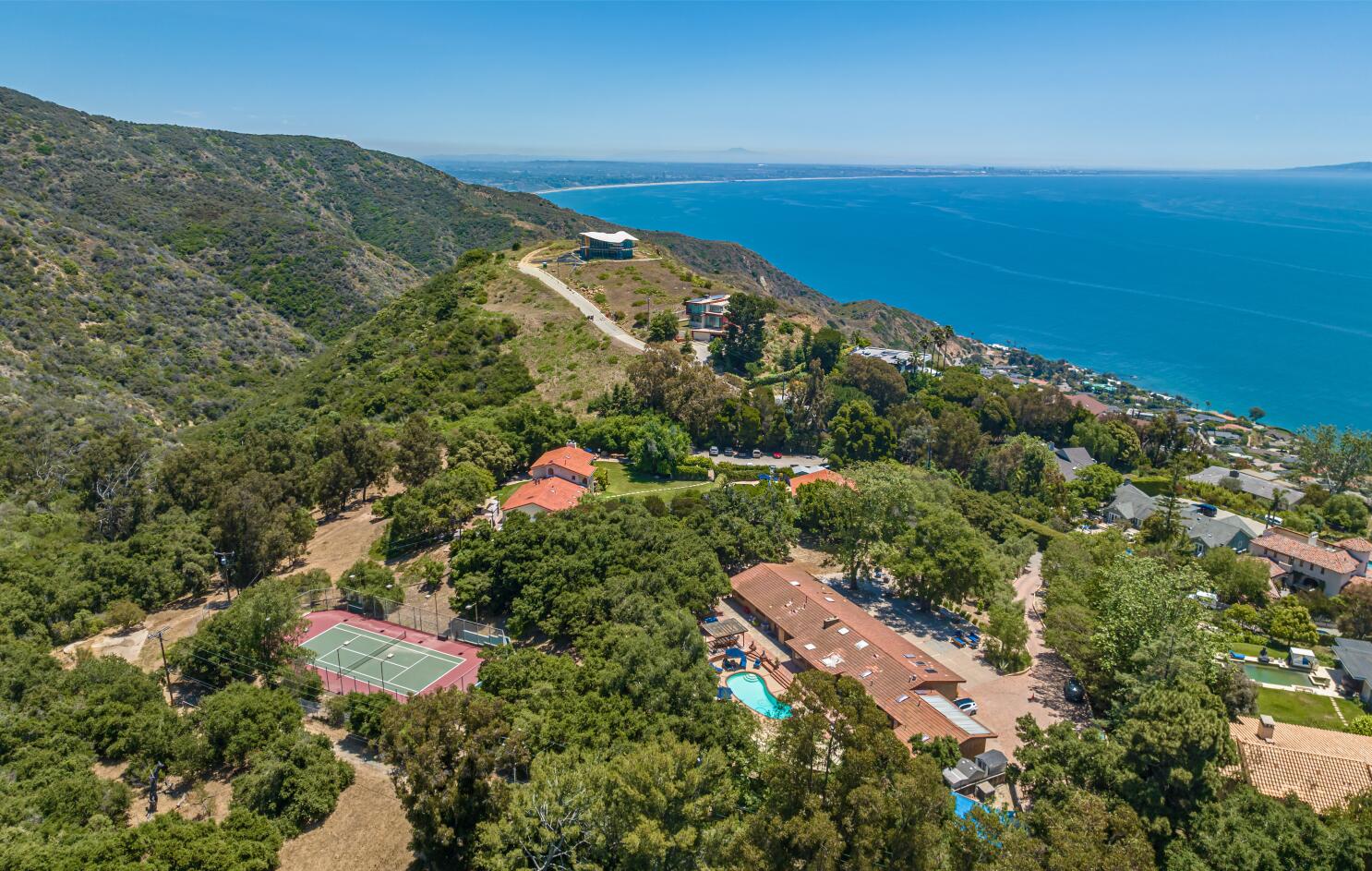 Malibu Hills - Photo 1