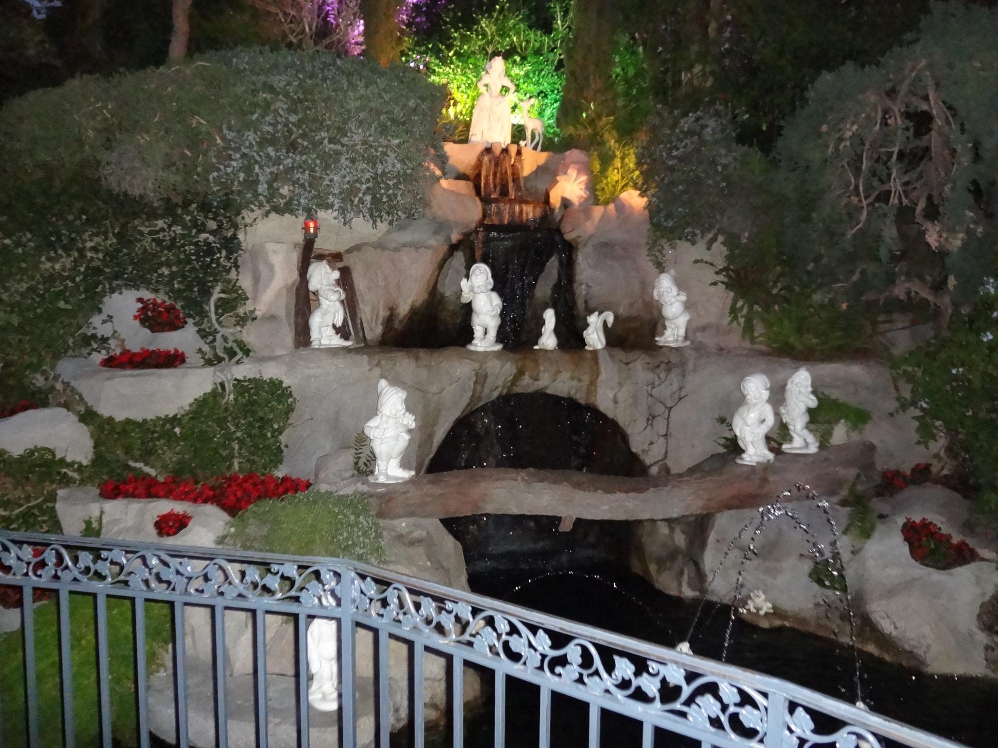 Snow White's Grotto - Photo 1