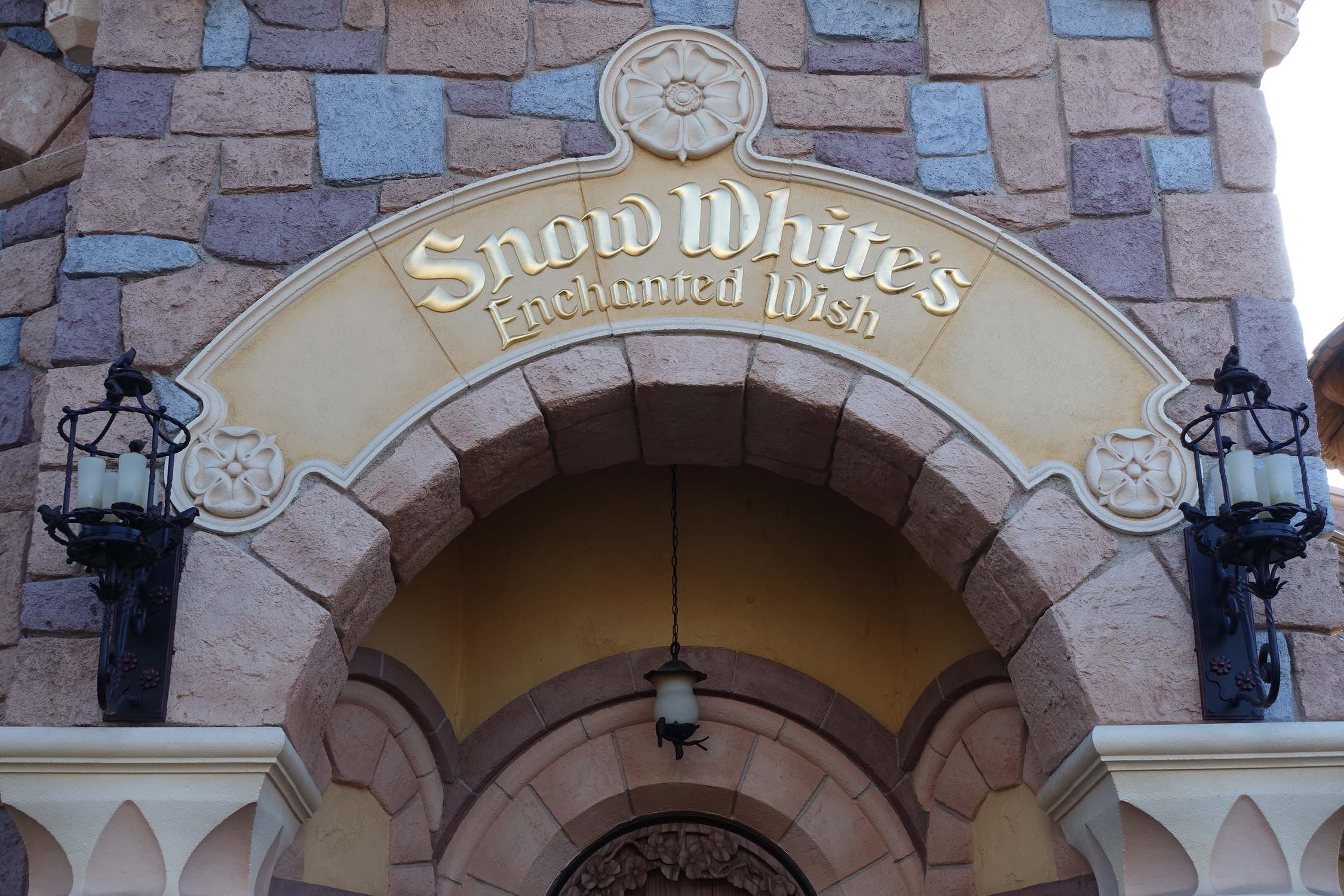 Snow White's Enchanted Wish - Photo 1