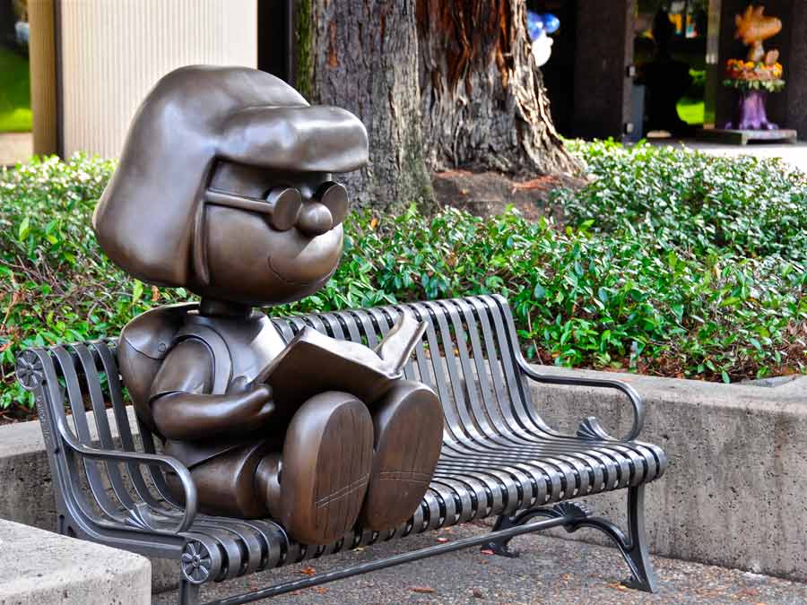Snoopy and Charlie Brown Sculpture - Photo 1