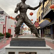 The Legend of Bruce Lee Statue - Photo 1