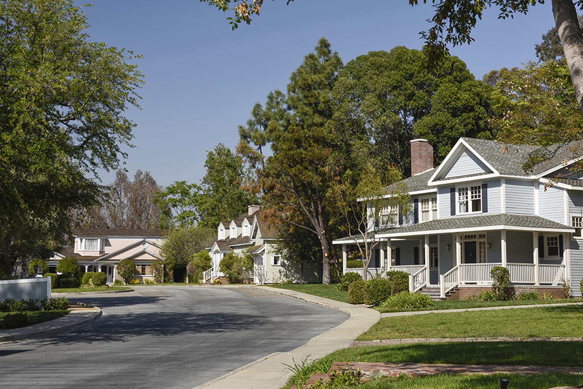 Colonial Street - Photo 1