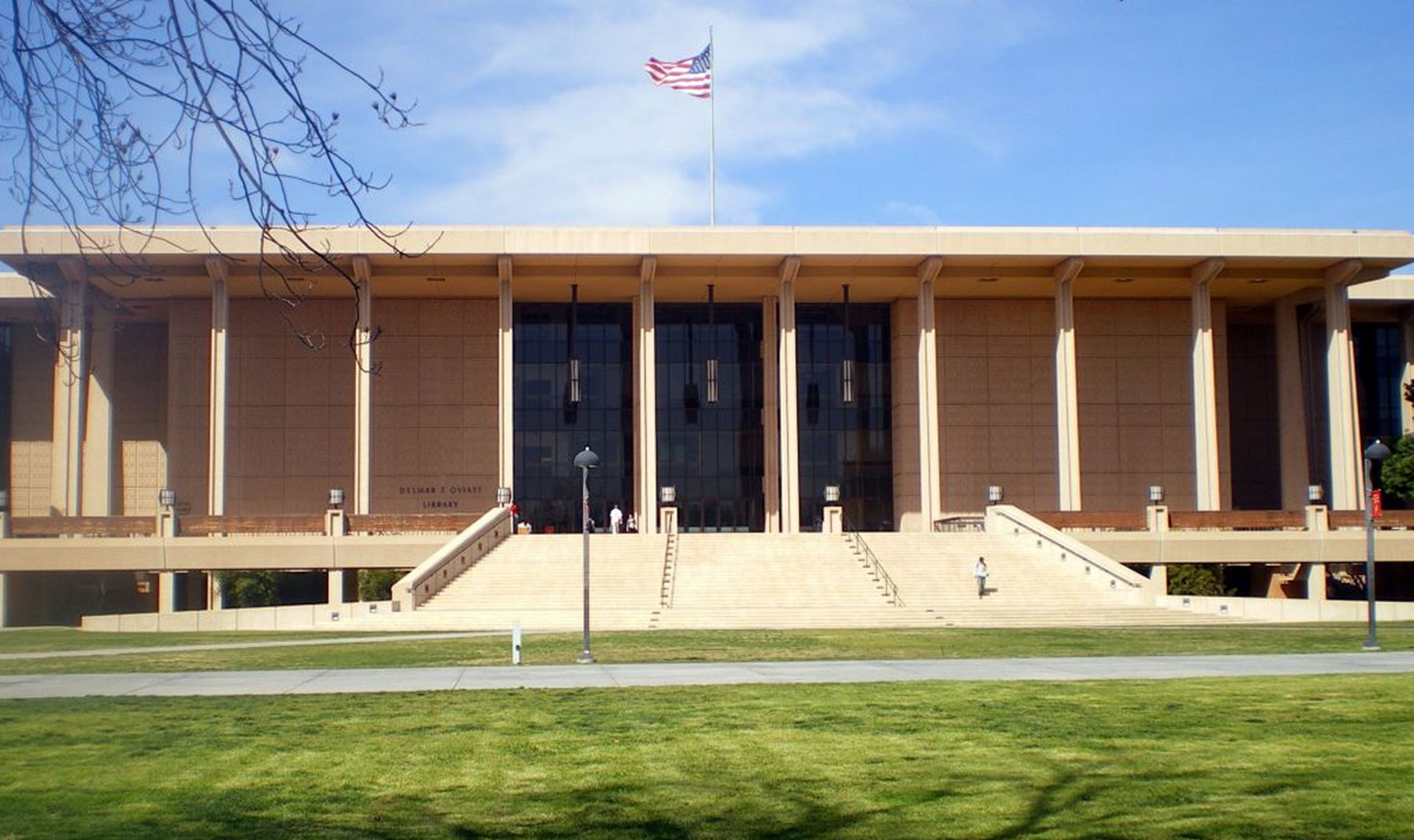 University Library - Photo 1