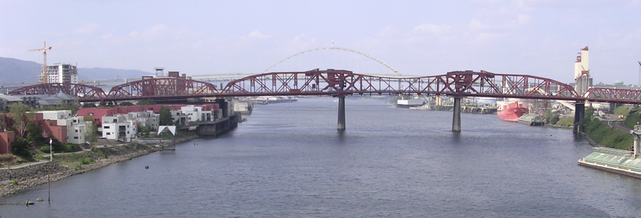 Broadway Bridge - Photo 1
