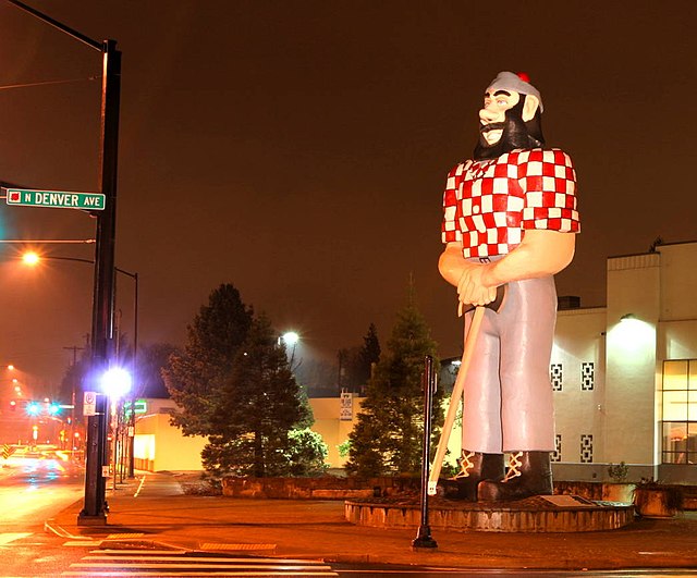 Paul Bunyan Statue - Photo 1