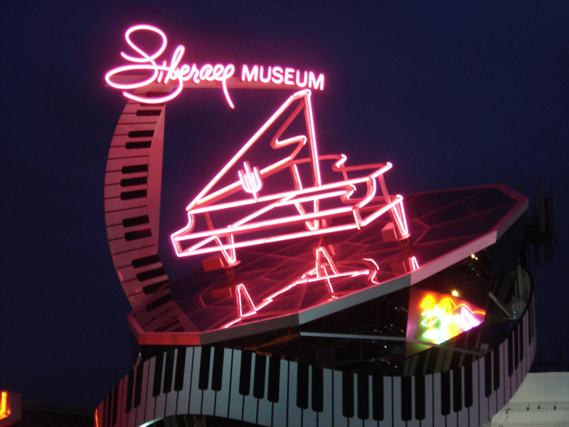 Liberace Sign - Photo 1
