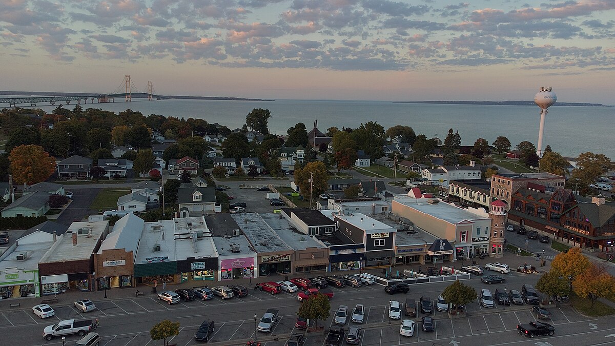 Mackinaw City - Photo 1