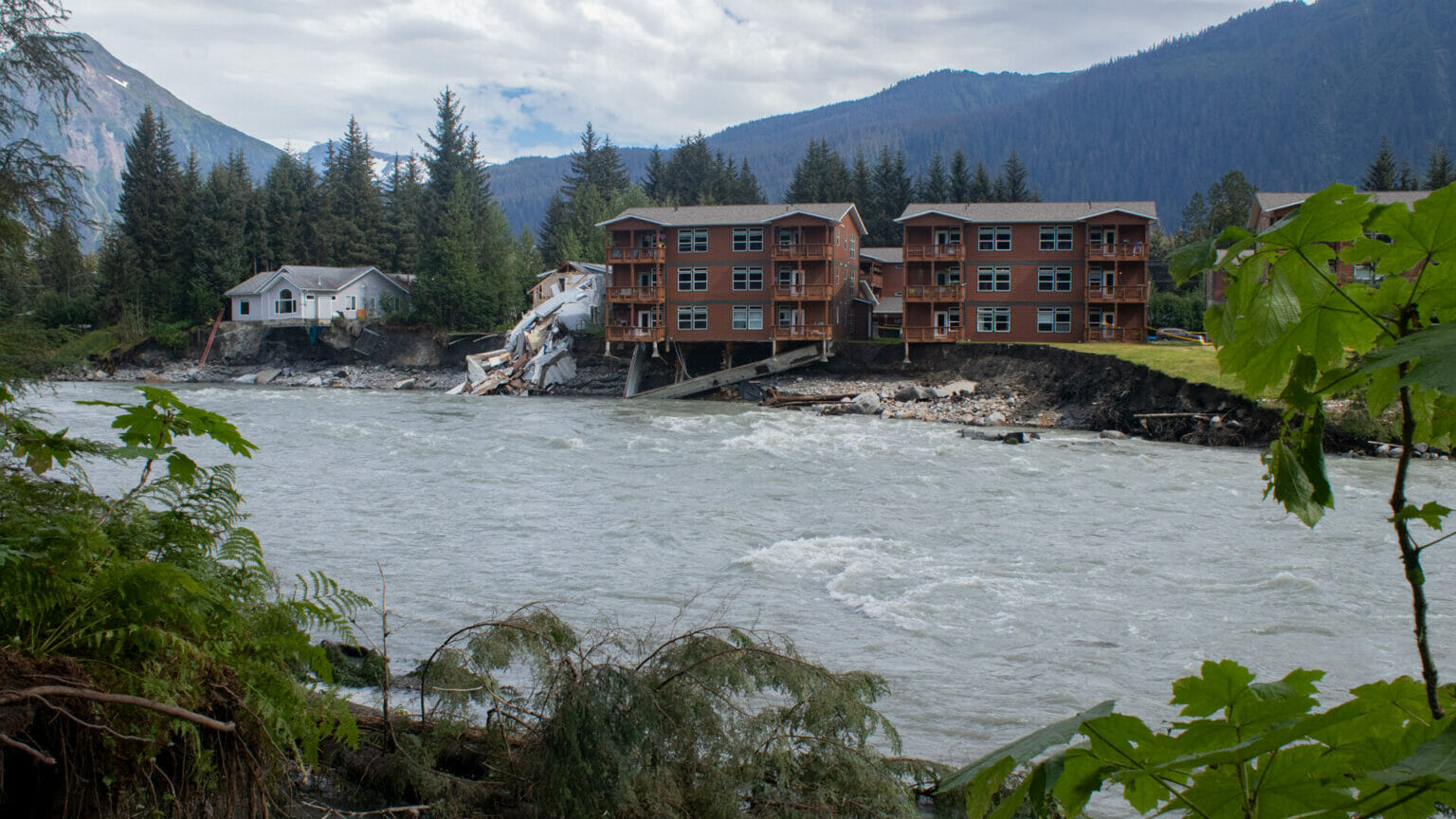 Mendenhall River - Photo 1