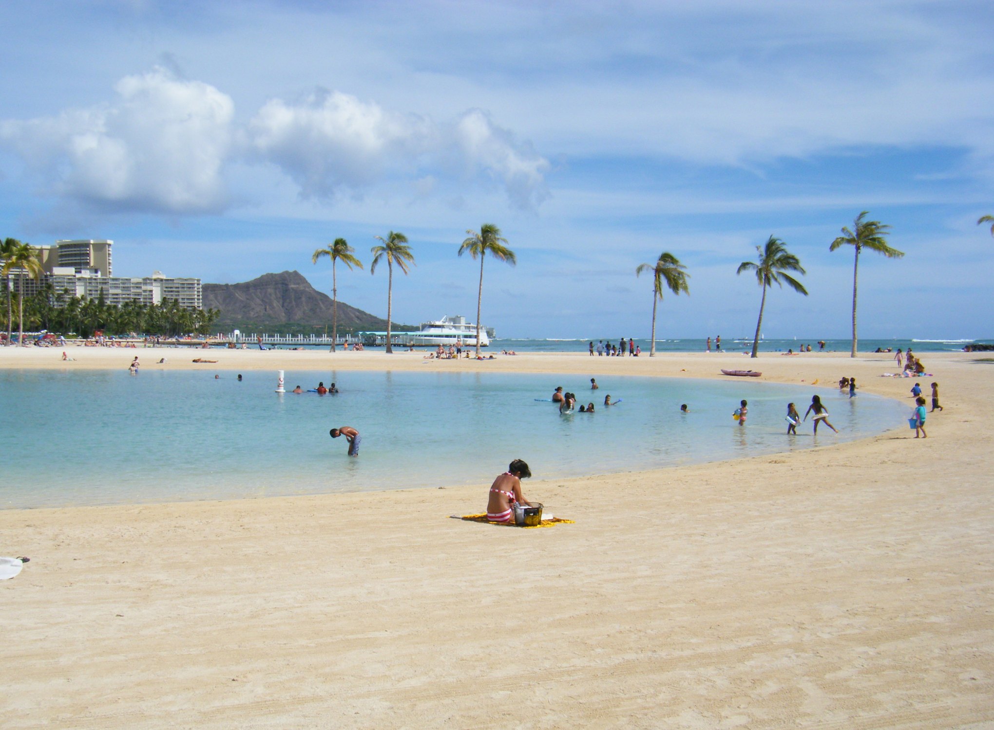 Duke Paoa Kahanamoku Beach Park - Photo 1