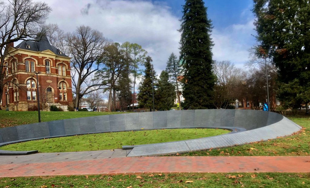 Memorial to Enslaved Laborers - Photo 1