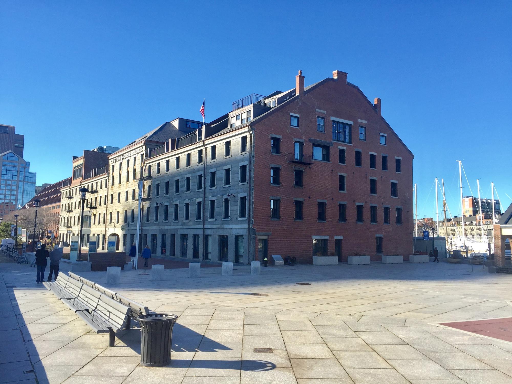 Custom House Block - Photo 1