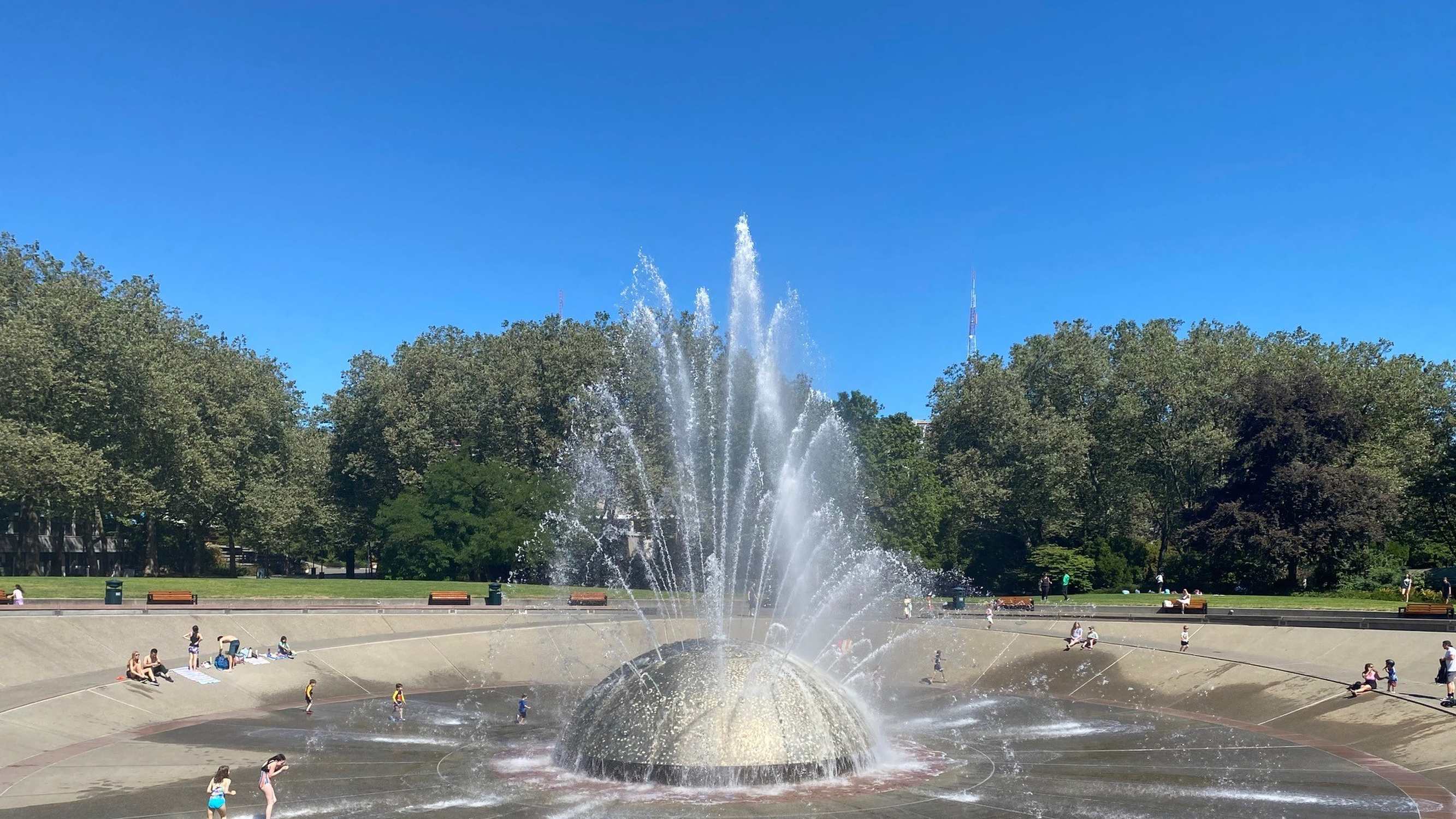 International Fountain - Photo 1