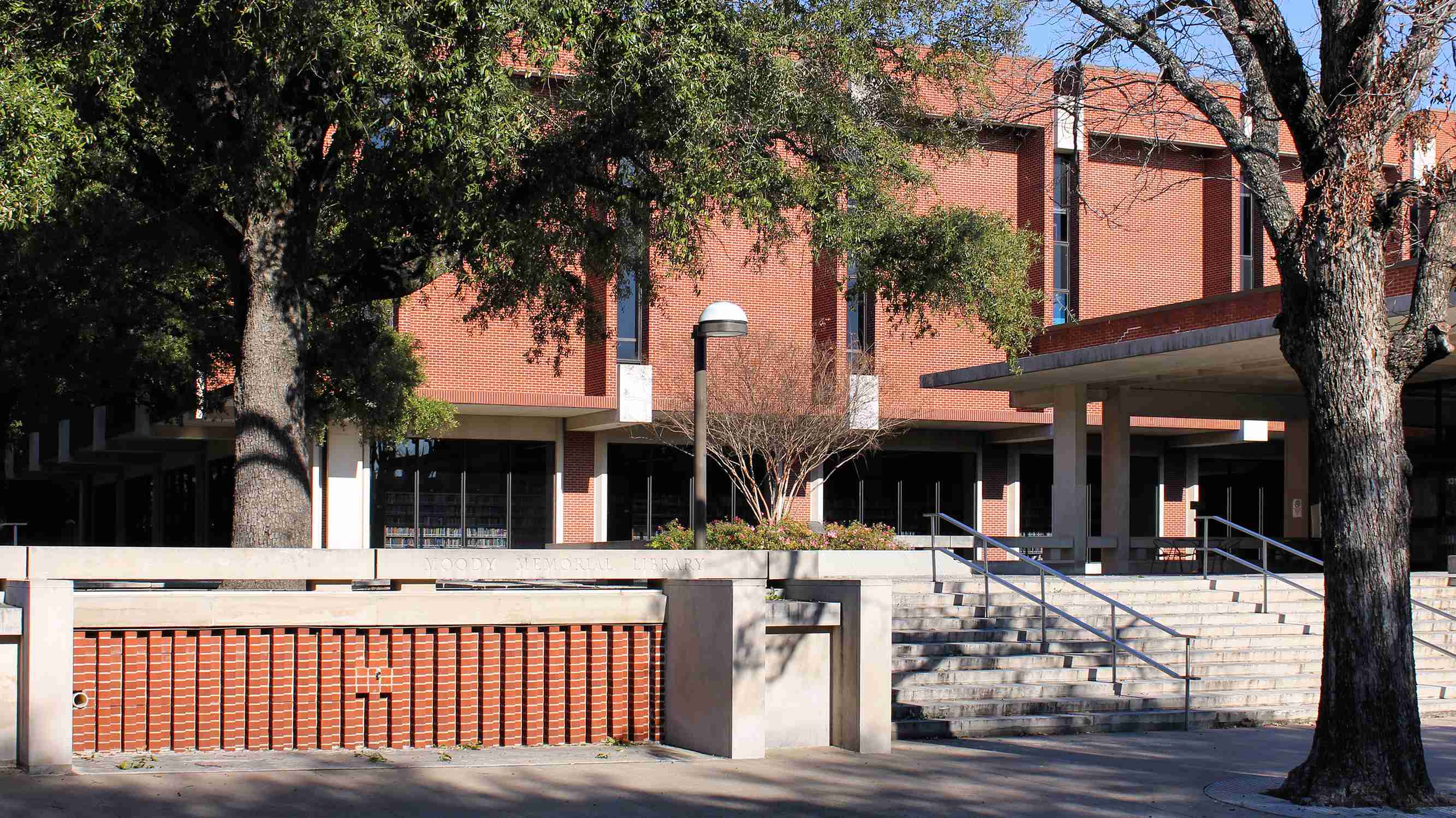Moody Memorial Library - Photo 1