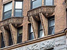 Manhattan Building - Photo 1