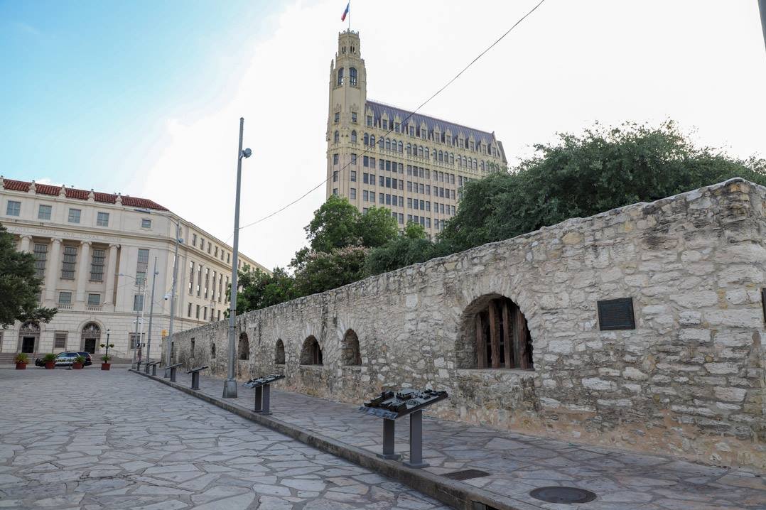 Alamo Long Barracks - Photo 1