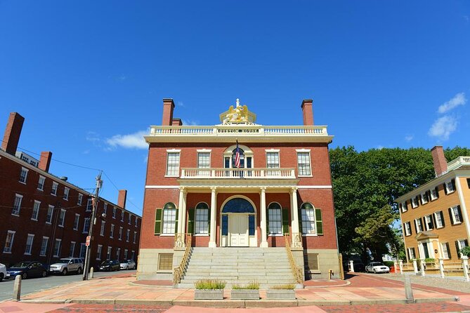 Custom House - Photo 1