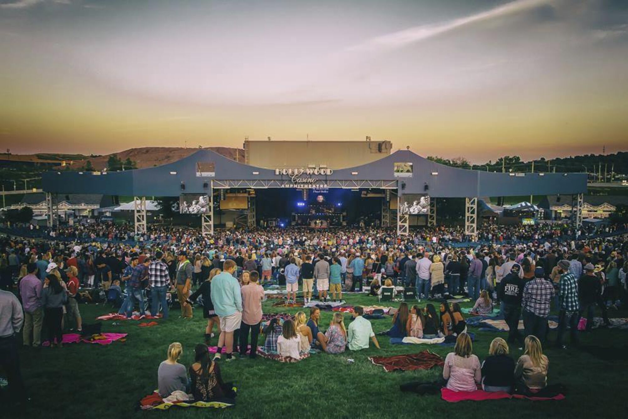 Hollywood Casino Amphitheatre - Photo 1