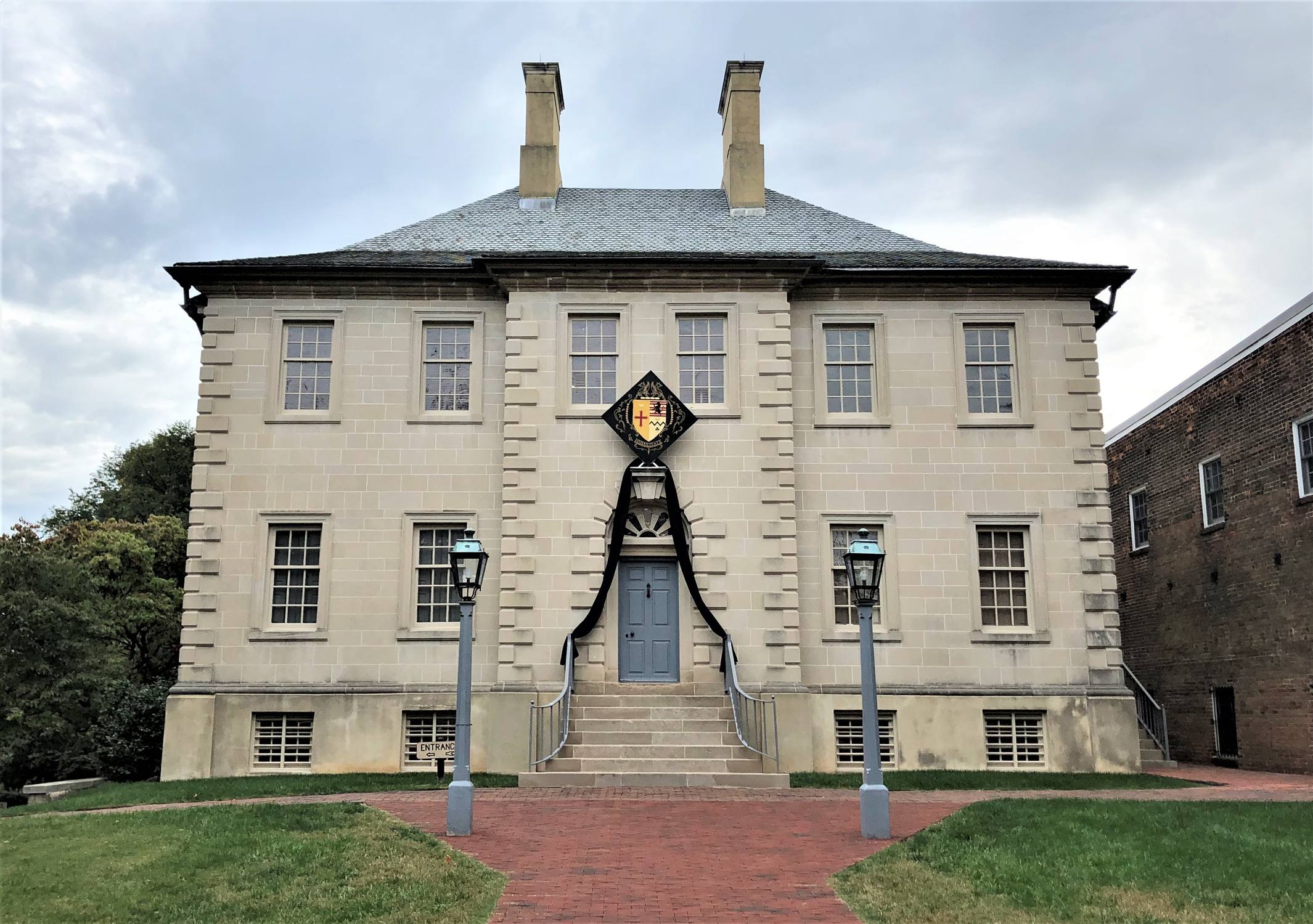 Carlyle House - Photo 1