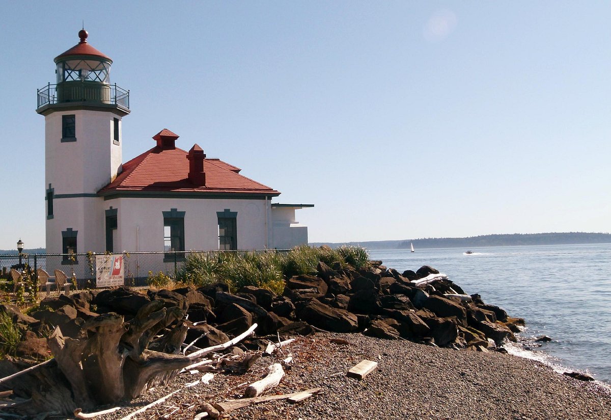 Alki Point Lighthouse - Photo 1