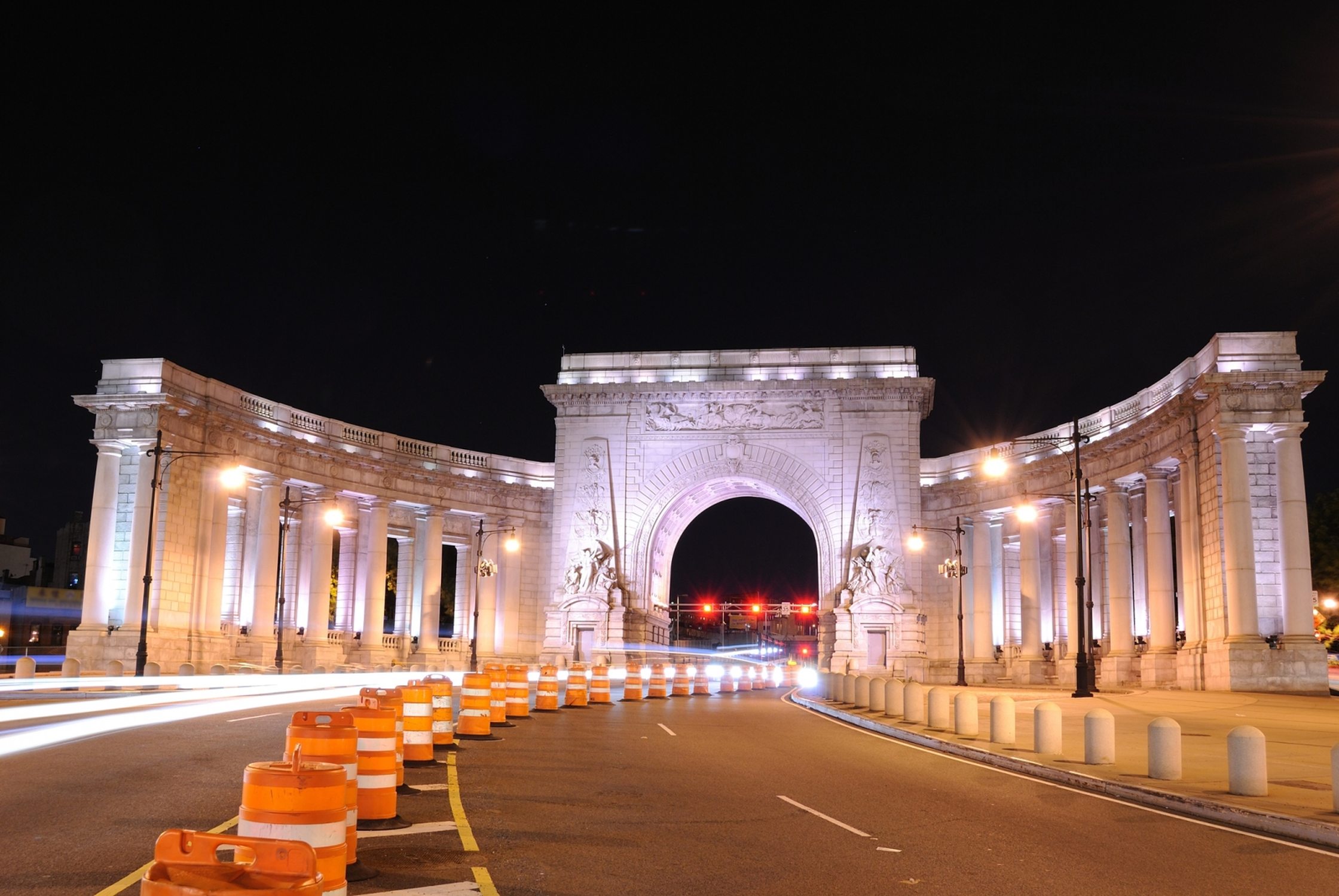 Manhattan Bridge Arch - Photo 1