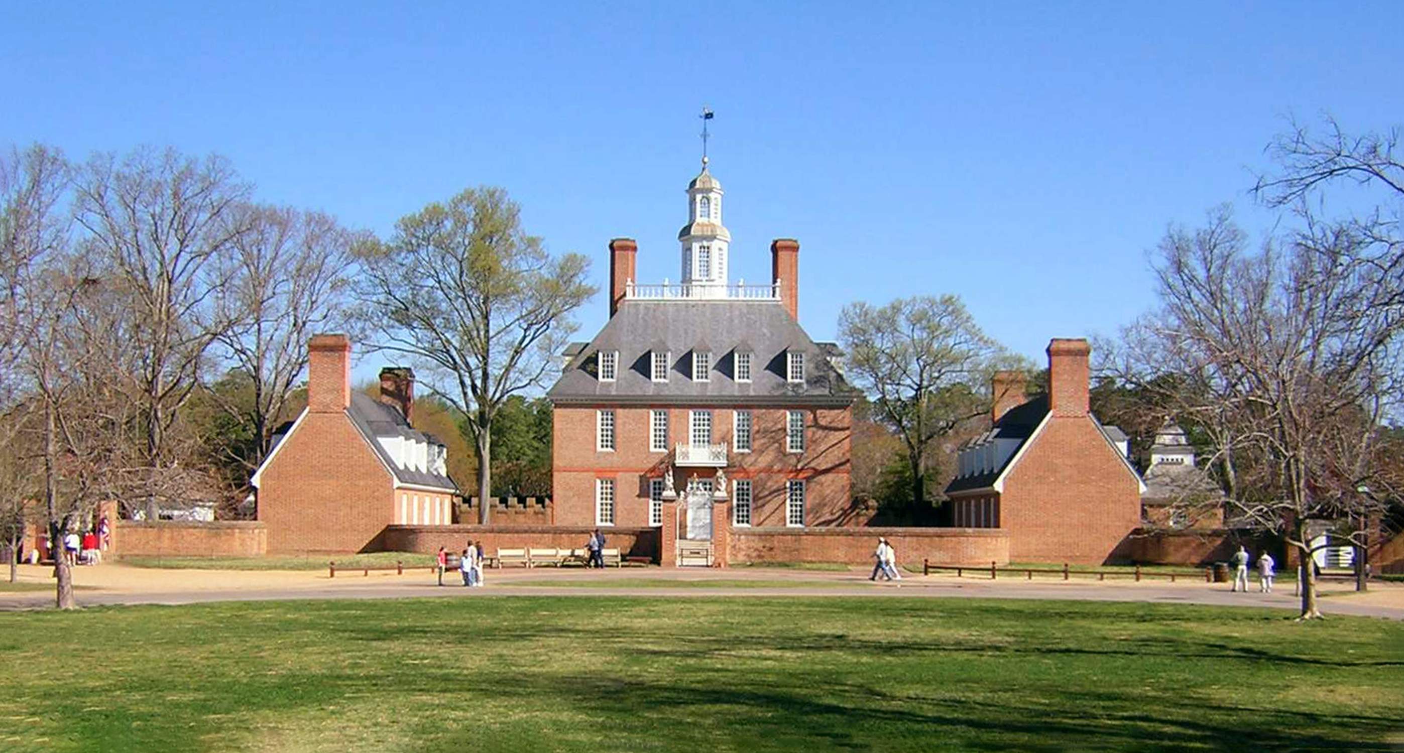 Governor's Palace - Photo 1