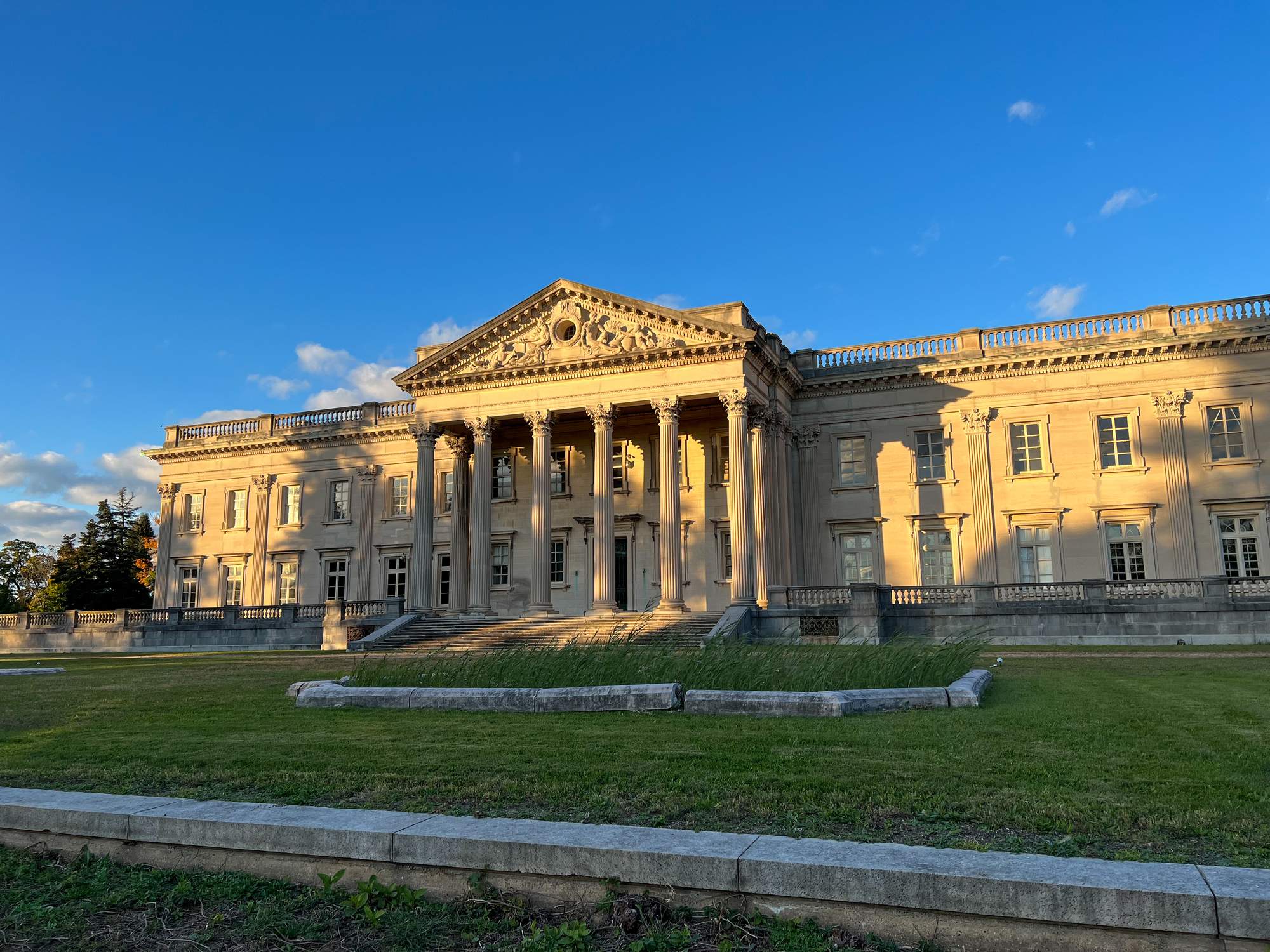 Lynnewood Hall - Photo 1
