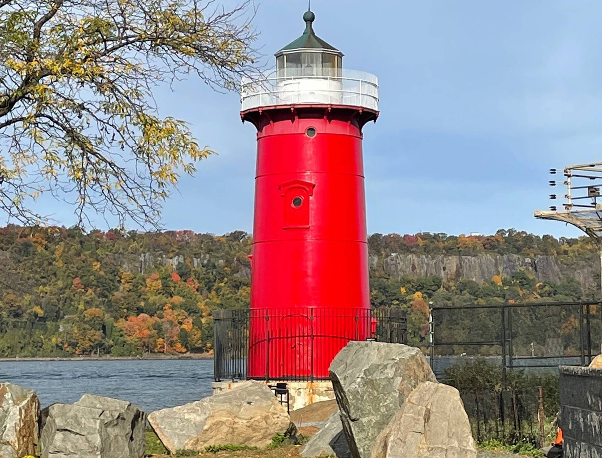 Little Red Lighthouse - Photo 1