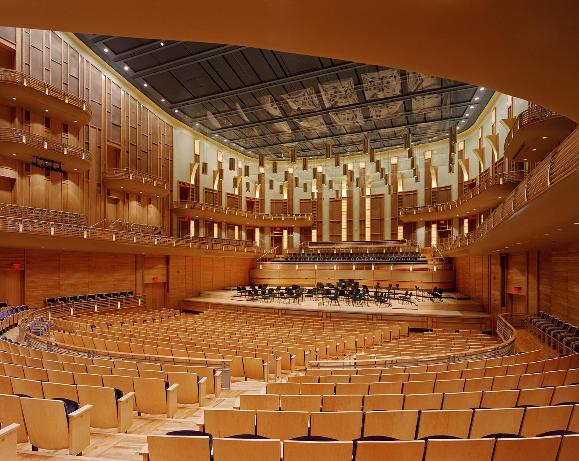Strathmore - Photo 1
