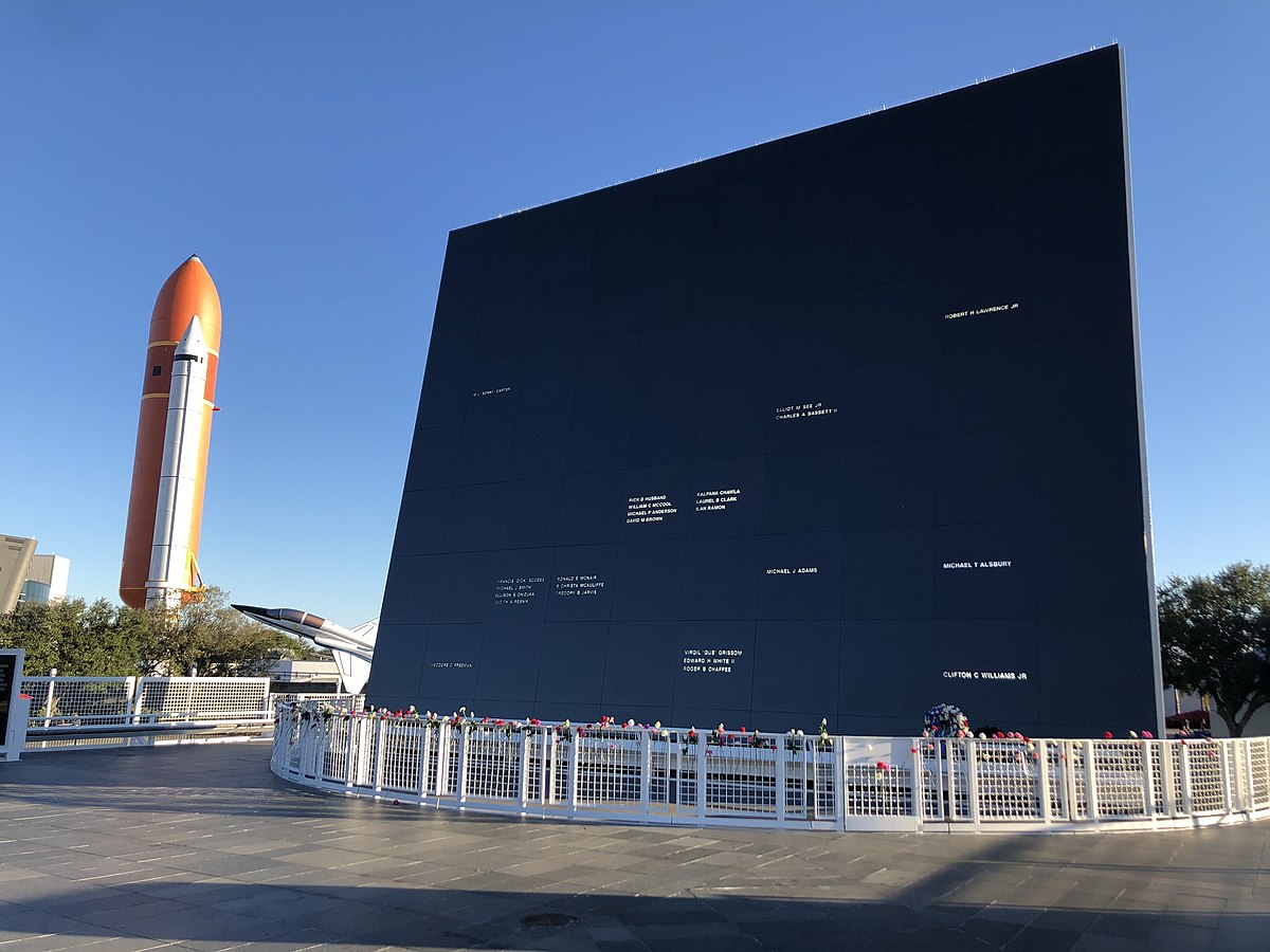 Space Mirror Memorial - Photo 1