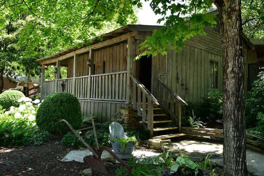 Dolly Parton childhood home - Photo 1