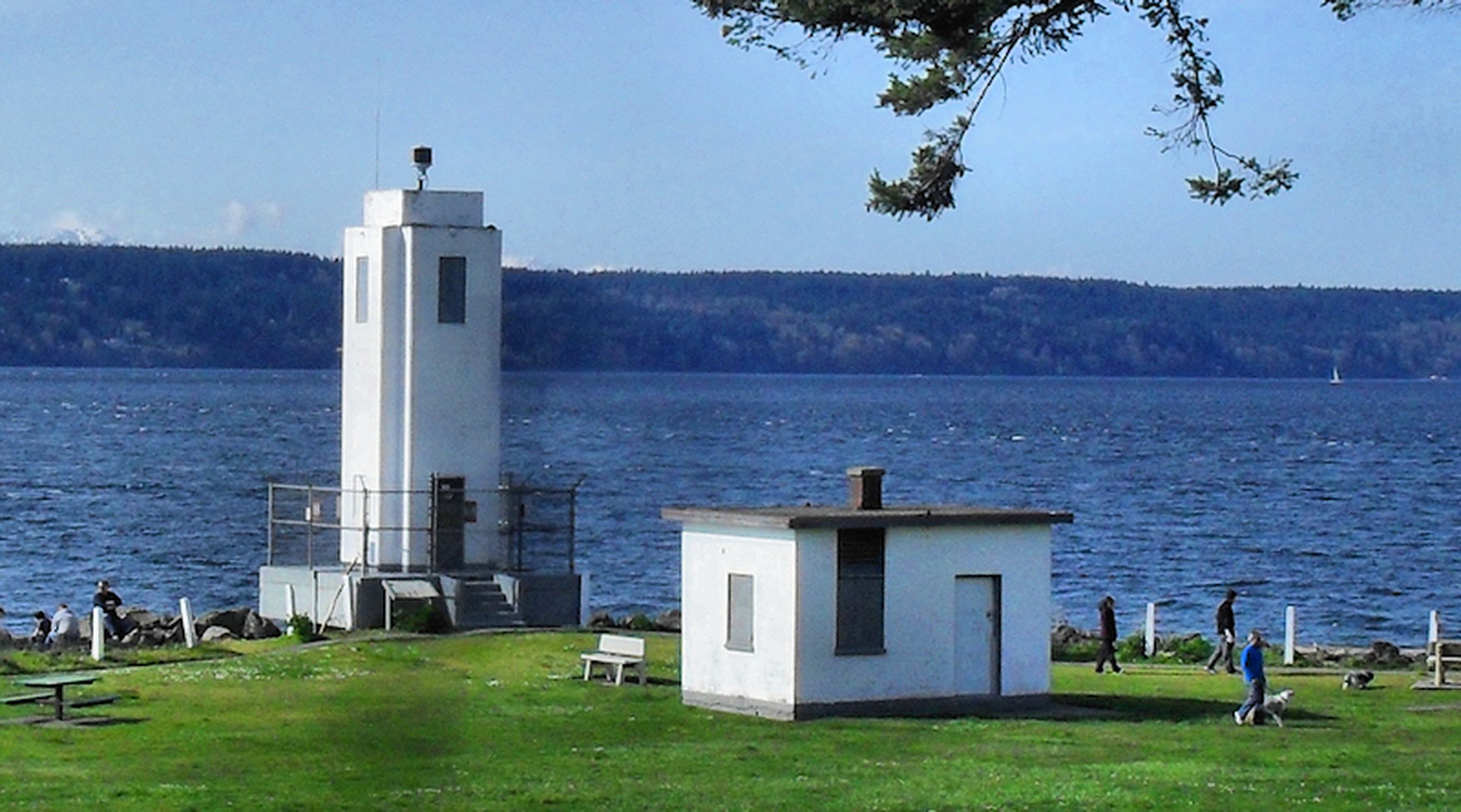 Browns Point Lighthouse - Photo 1