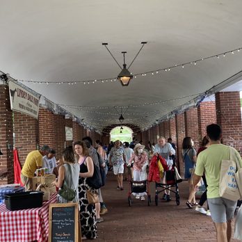 Headhouse Farmers’ Market - Photo 1