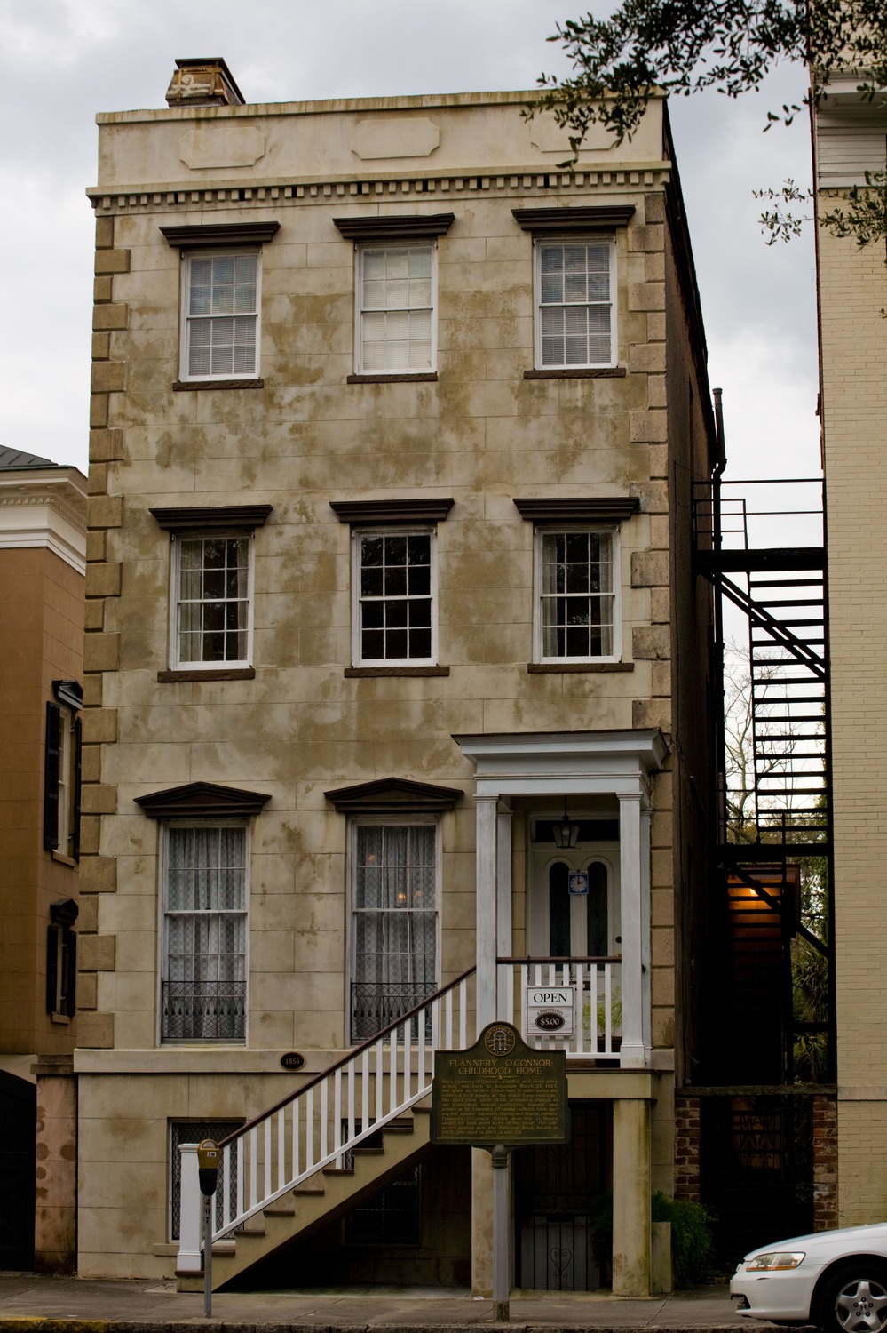 Flannery O'Connor Childhood Home - Photo 1