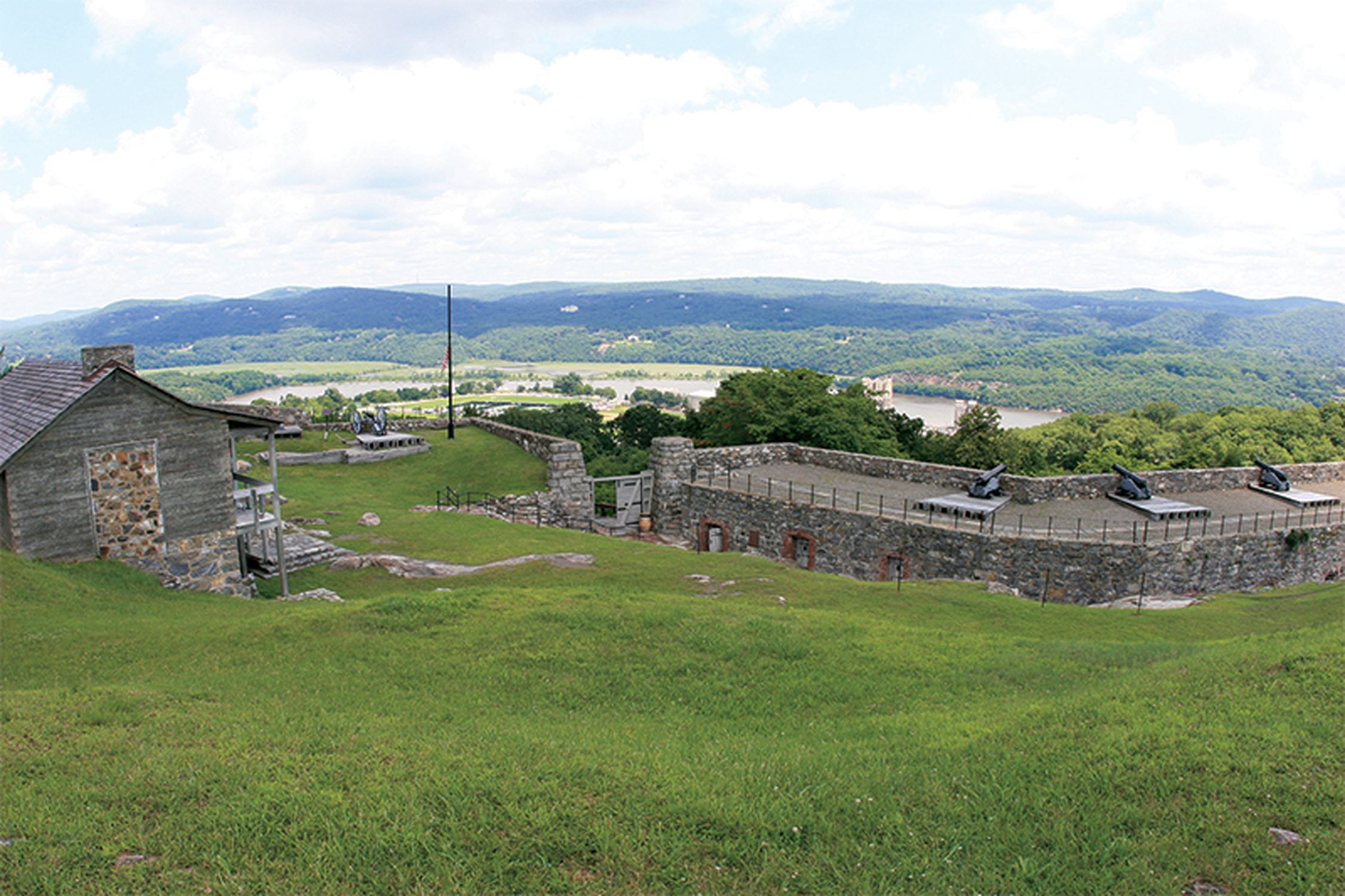 Fort Putnam - Photo 1