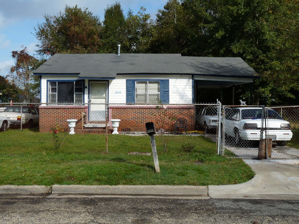 Maysville Historic District - Photo 1