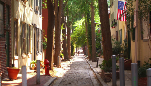 Queen Village - Photo 1