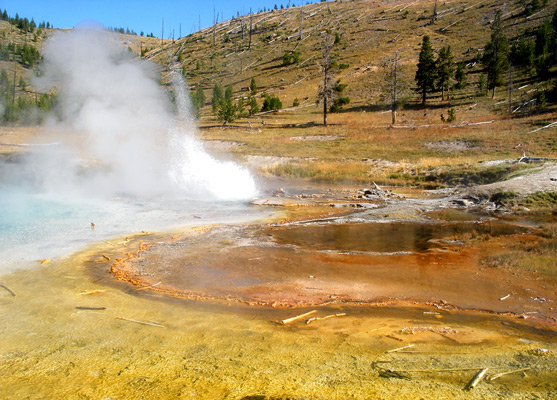 Spray Geyser - Photo 1